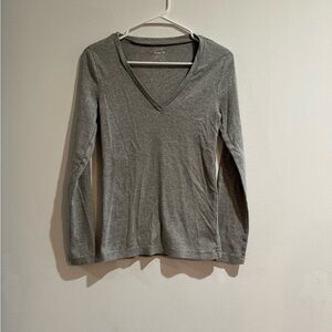 Gray V-Neck Long Sleeve Top